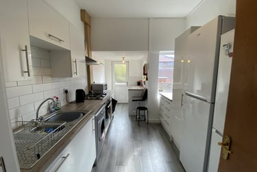 5 bed flat, Ash Grove, Longsight, Manchester, M145GQ - Image 3